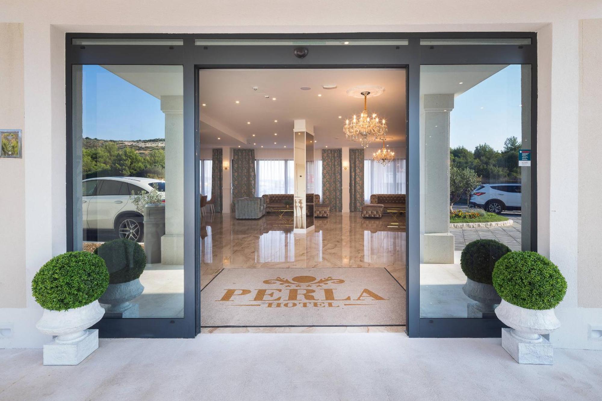 Hotel Perla 로고즈니차 외부 사진