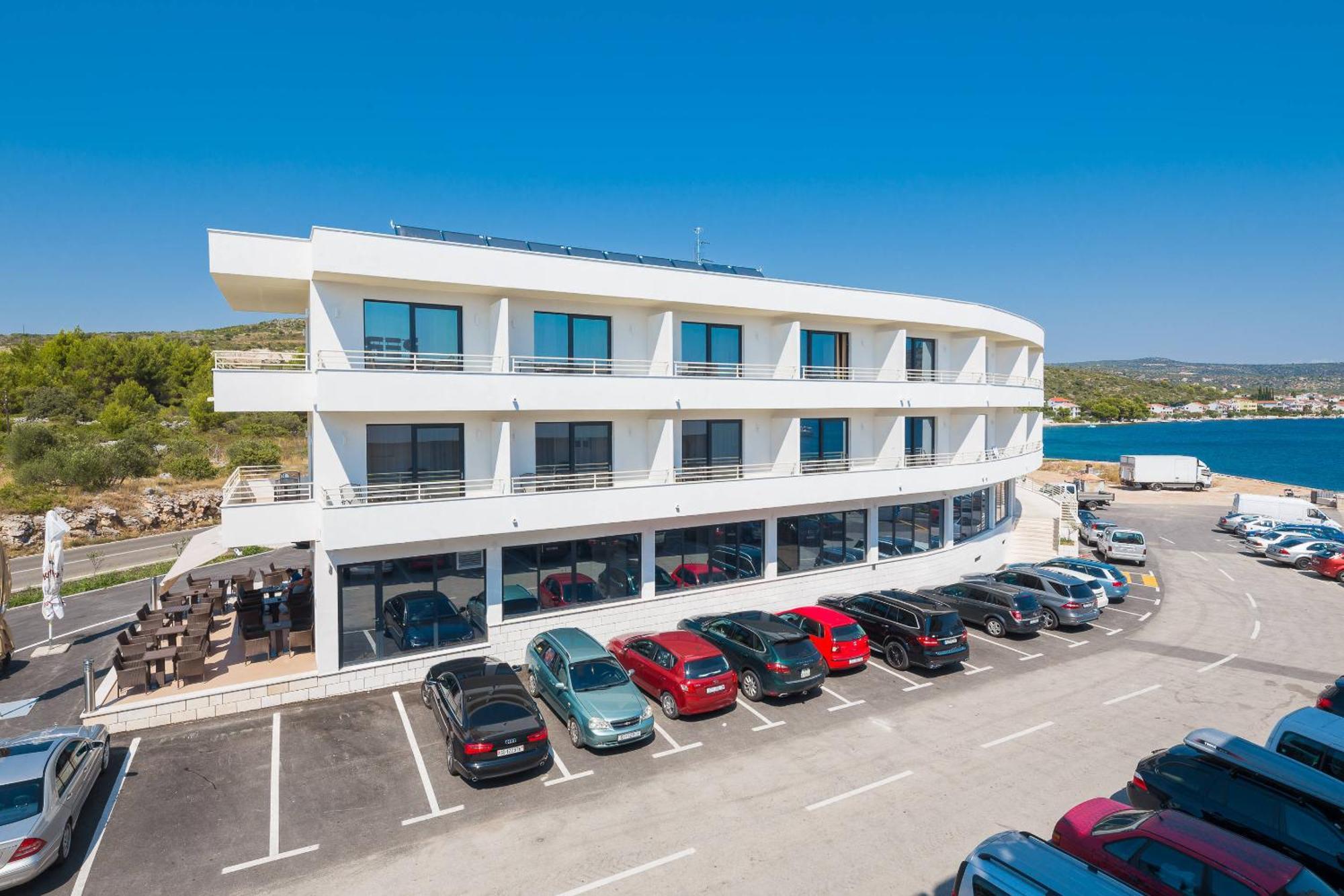 Hotel Perla 로고즈니차 외부 사진